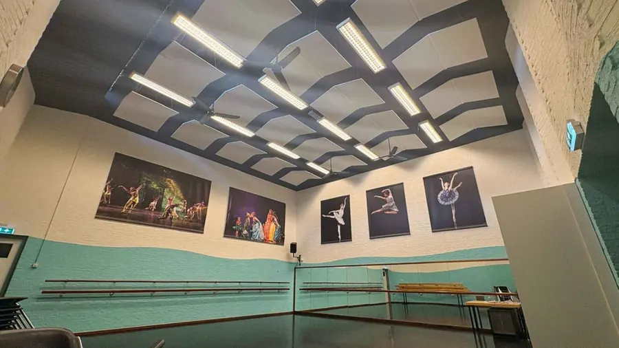 Dansstudio van het Muzisch Centrum Emmeloord na de LED-retrofit van Saled